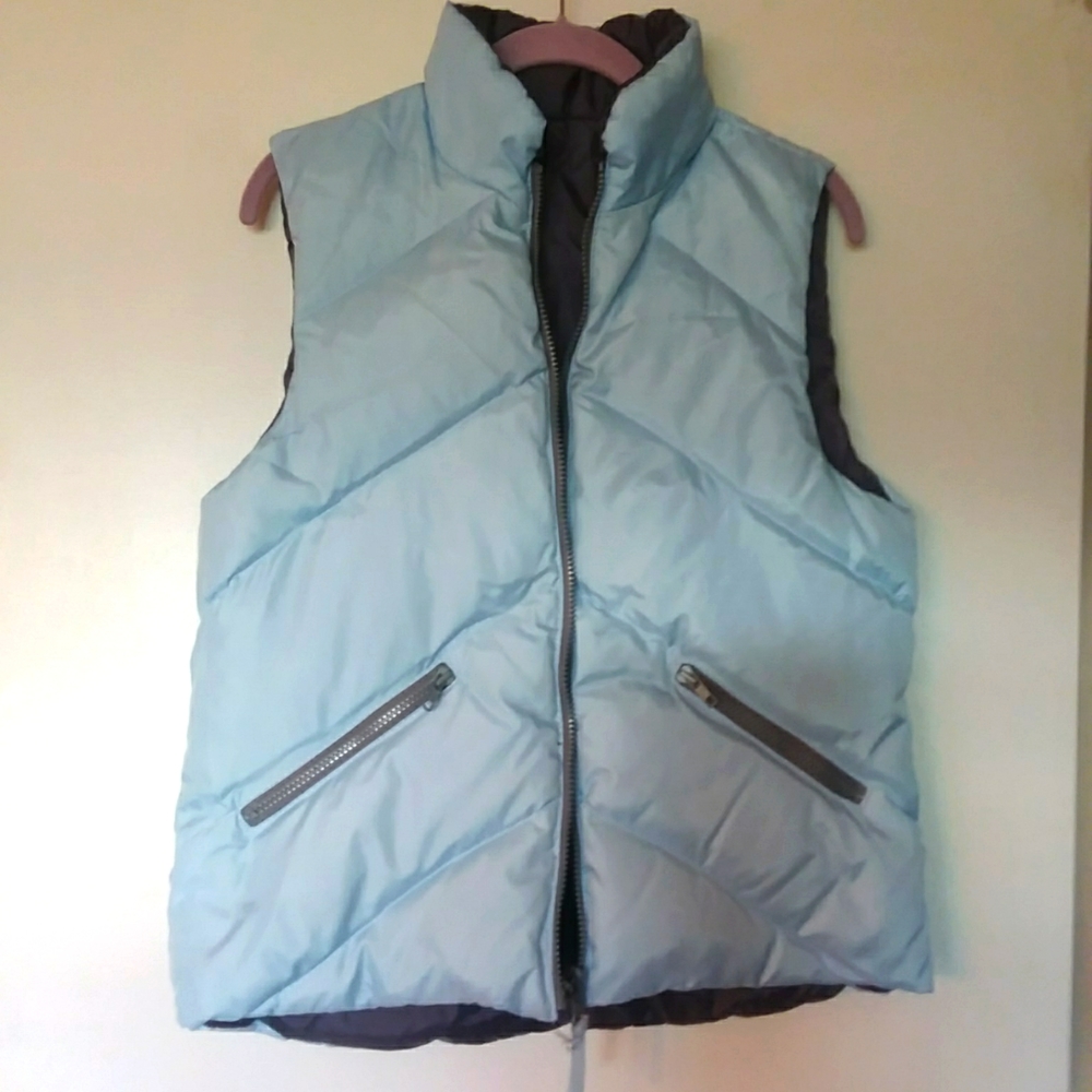 ST. JOHN'S BAY reversible puffer vest in size medium.